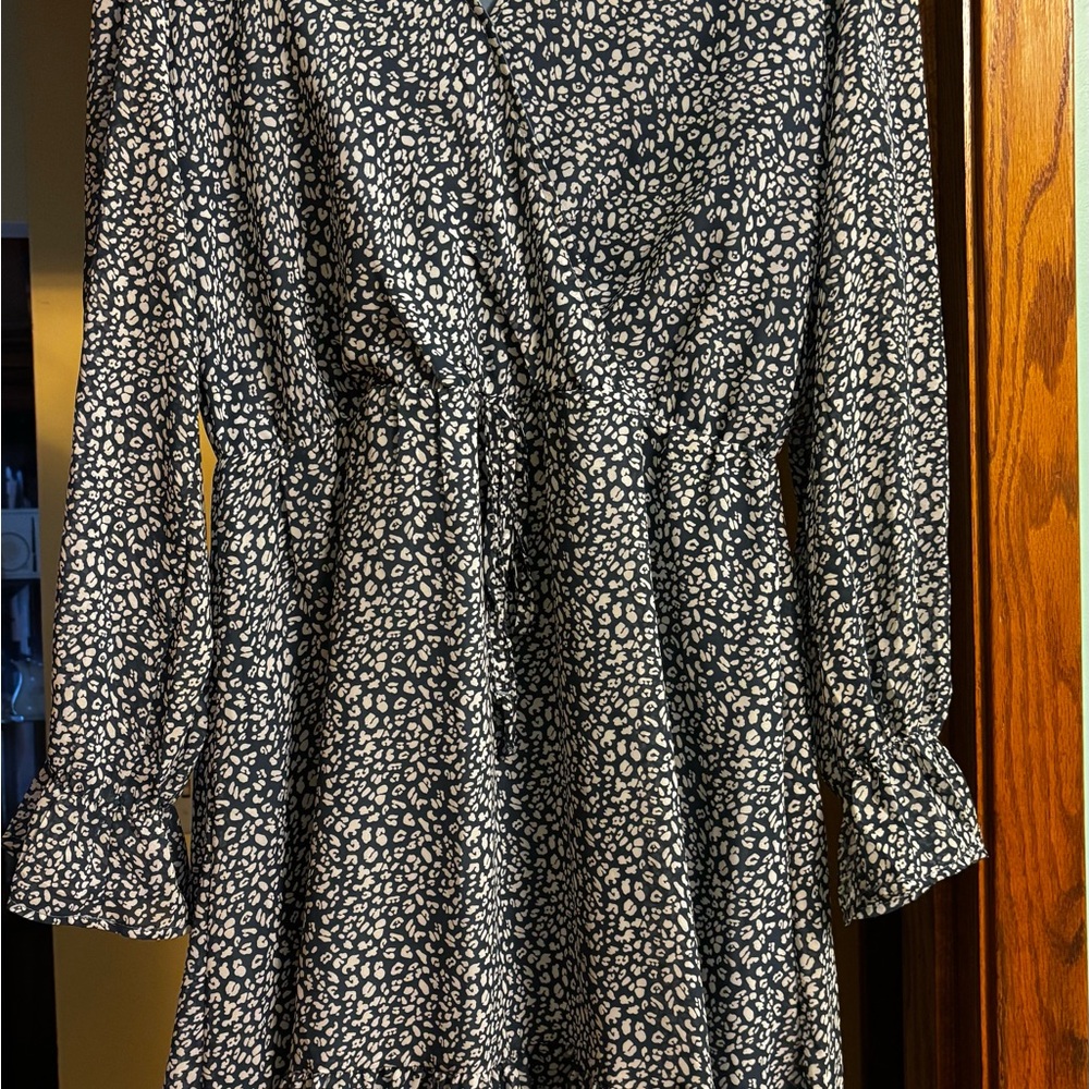 Chic Blue and White Patterned Dress